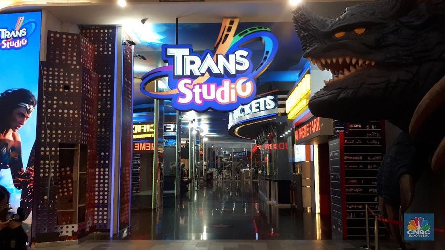 Menjadi super hero Superman ataupun Wonder Woman kini bisa dirasakan oleh pengunjung Trans Studio Cibubur.
