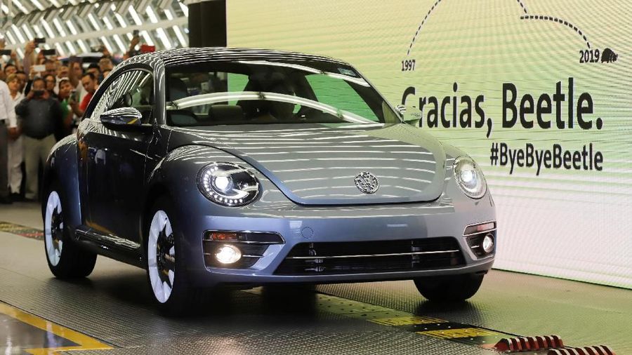 Volkswagen meluncurkan VW Beetle edisi terakhir yang menandai berakhirnya produksinya versi terbaru mobil yang biasa disebut VW Kodok ini.