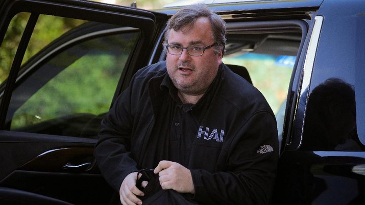Reid Hoffman, salah satu pendiri Linkedin dan pemodal ventura, tiba di konferensi media tahunan Allen and Co. Sun Valley di Sun Valley, Idaho, AS, (9/7/2019). (REUTERS / Brendan McDermid) Reid Hoffman, co-founder of Linkedin and venture capitalist, arrives at the annual Allen and Co. Sun Valley media conference in Sun Valley, Idaho, U.S., July 9, 2019. REUTERS/Brendan McDermid
Reid Hoffman, salah satu pendiri Linkedin dan pemodal ventura, tiba di konferensi media tahunan Allen and Co. Sun Valley di Sun Valley, Idaho, AS, (9/7/2019). (REUTERS / Brendan McDermid)