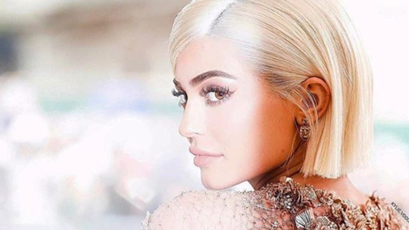 Beginilah transformasi Kylie Jenner dari serial realitas televisi di E! yang imut-imut di Keeping Up with the Kardashians hingga bisa jadi miliuner.
