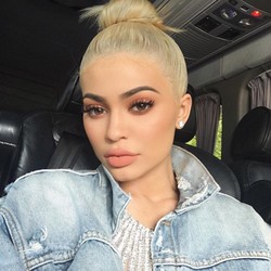 Jual Hand Sanitizer, Kylie Jenner Banjir Kritik Netizen!