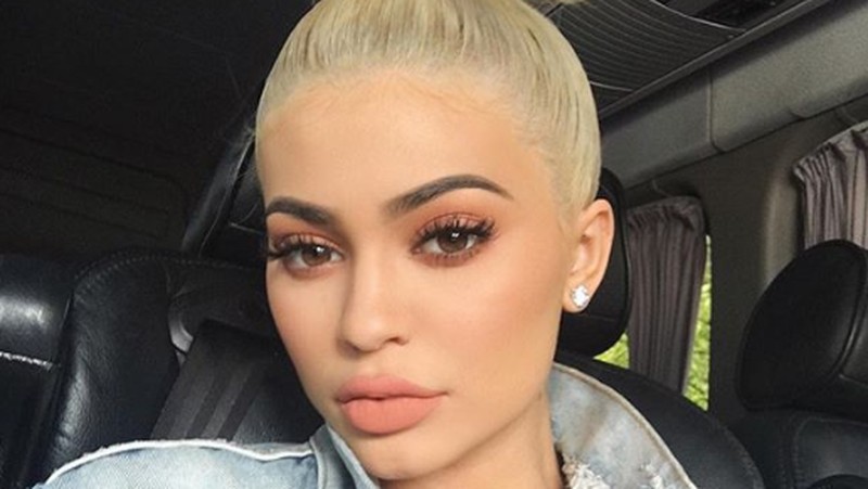 Beginilah transformasi Kylie Jenner dari serial realitas televisi di E! yang imut-imut di Keeping Up with the Kardashians hingga bisa jadi miliuner.