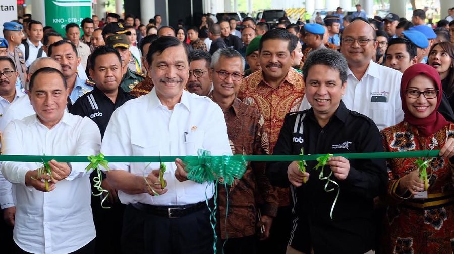 Grab, startup decacorn pertama di ASEAN, meluncurkan GrabCar Airport di tujuh bandara Sumatera, yang didukung oleh PT Angkasa Pura II.