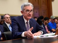 Bos The Fed  Minta Proyek 'Uang' Facebook Libra Disetop