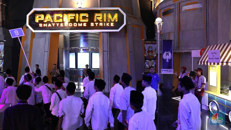 Sebelum resmi dibuka, seribu anak yatim ini memang berkesempatan mencoba berbagai wahana di dalamnya.