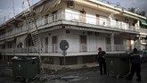 Menurut laporan para saksi, badai aneh yang menerjang wilayah tersebut hanya berlangsung sekitar 20 menit. (REUTERS/Alkis Konstantinidis)