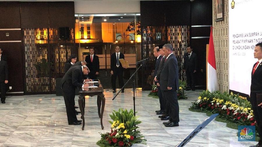 Menteri Jonan lakukan penyebaran di tubuh kementerian dengan merombak posisi 3 pejabat sekaligus.
