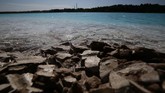 Pemandangan fotogenik perairan Danau Novosibirsk. (Photo by Rostislav NETISOV / AFP)