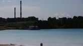 Air jernih di danau, yang sering disebut 'Maladewa di Siberia', berasal dari garam kalsium dan oksida logam yang mengandung zat alkali tinggi. (Photo by Rostislav NETISOV / AFP)
