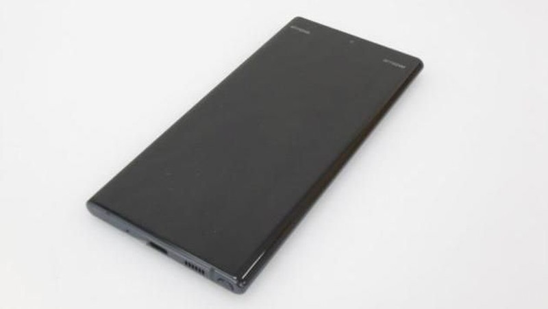 Samsung akan meluncurkan smartphone Galaxy Note 10 pada 7 Agustus. Namun, Kamis (11/07), bentuk hp ini telah bocor di situs FCC.