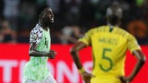 Gelandang Nigeria Wilfred Ndidi tersenyum semringah usai timnya lolos ke semifinal. Nigeria akan menghadapi Aljazair di semifinal. (REUTERS/Amr Abdallah Dalsh)