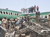 2 Kereta Bertabrakan di Pakistan: 20 Tewas, Puluhan Luka-luka