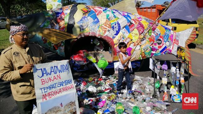 Protes Sampah Impor, Massa di Jatim Geruduk Konjen Amerika