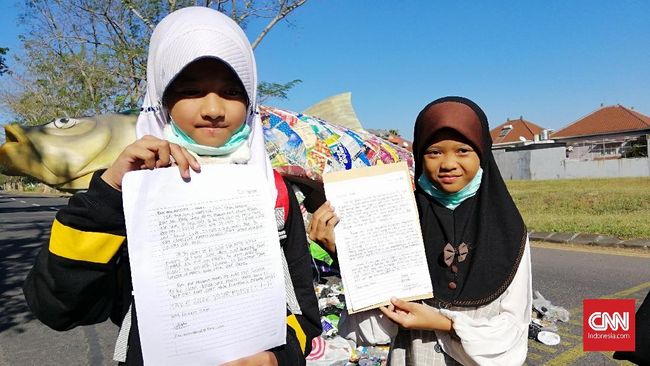Protes Sampah Impor, Anak-anak di Jatim Surati Donald Trump