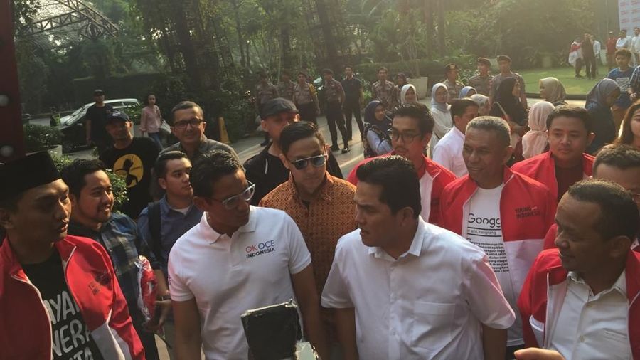 Kedua tokoh ini kompak menyebutkan bahwa hari ini adalah pertemuan pertama antara keduanya.