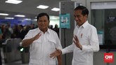 Joko Widodo dan Prabowo Subianto yang bertemu di Stasiun MRT Lebak Bulus, langsung menuju Stasiun MRT Senayan untuk makan bersama di FX Senayan. (CNN Indonesia/Adhi Wicaksono)