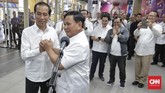 Dalam pertemuannya, Prabowo berkata siap membantu pemerintahan Jokowi demi kepentingan rakyat. Jokowi pun meninta perseteruan cebong-kampret usai. (CNN Indonesia/Adhi Wicaksono)