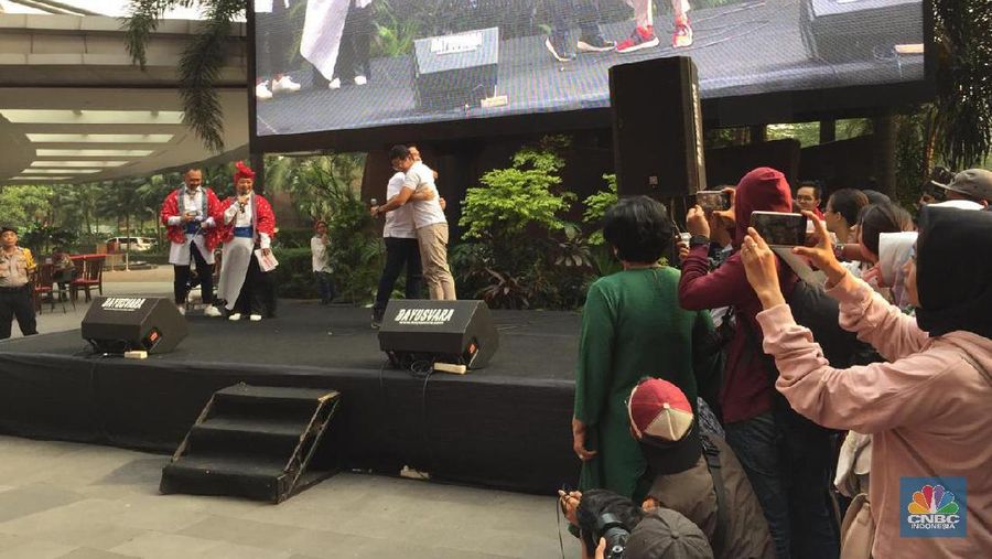Kedua tokoh ini kompak menyebutkan bahwa hari ini adalah pertemuan pertama antara keduanya.