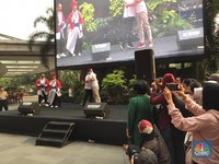 Sandi-Erick Bertemu: Menolak Diminta Salaman Tapi Berpelukan