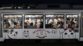 Manekineko ini banyak disumbangkan oleh pengunjung saat bulan Januari. Manekineko dipercaya dapat membawa keberuntungan.