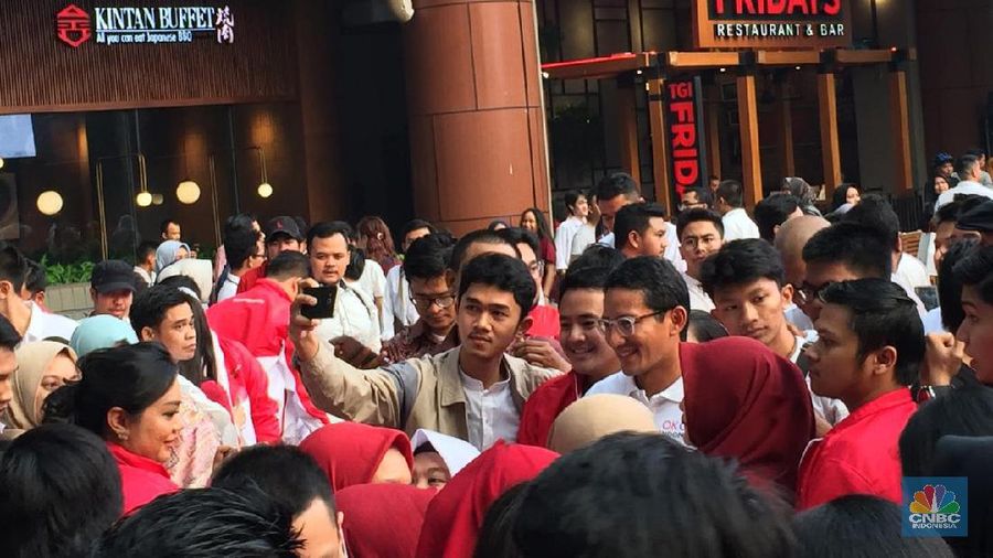 Kedua tokoh ini kompak menyebutkan bahwa hari ini adalah pertemuan pertama antara keduanya.