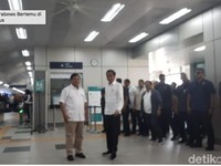 Kompak Berbaju Putih, Akhirnya Jokowi-Prabowo Meet Up!