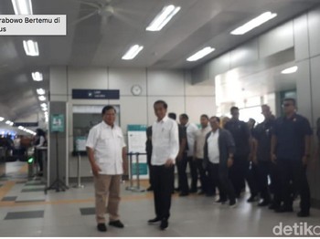Kompak Berbaju Putih, Akhirnya Jokowi-Prabowo Meet Up!