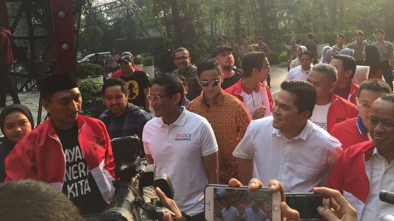 Kedua tokoh ini kompak menyebutkan bahwa hari ini adalah pertemuan pertama antara keduanya.