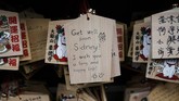 Manekineko di sini adalah sumbangan dari para pengunjung yang datang berdoa ke kuil ini.
