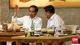 Jokowi-Prabowo makan siang bersama di Sate Khas Senayan, Mal Fx Sudirman, Jakarta Selatan. (CNN Indonesia/Hesti Rika)