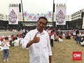 Berebut Foto Bareng Miharja 'Jokowi' di Syukuran Relawan