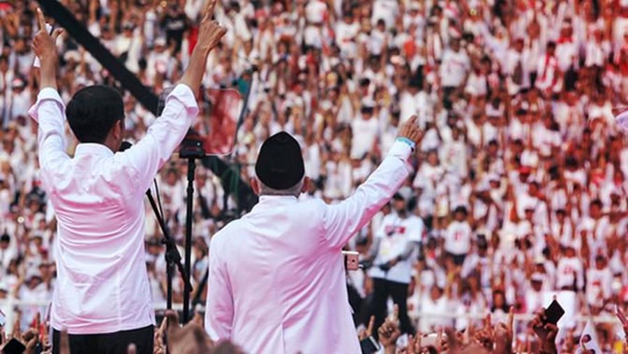 Menurut Jokowi, Indonesia harus menyadari saat ini Indonesia berada dalam lingkungan global yang sangat dinamis.