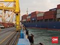 Crane di Tanjung Mas Semarang Ambruk Tertabrak Kapal