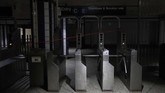 Sekitar 42 ribu pelanggan kehilangan listrik sejak sore hari. (AP Photo/Michael Owens)