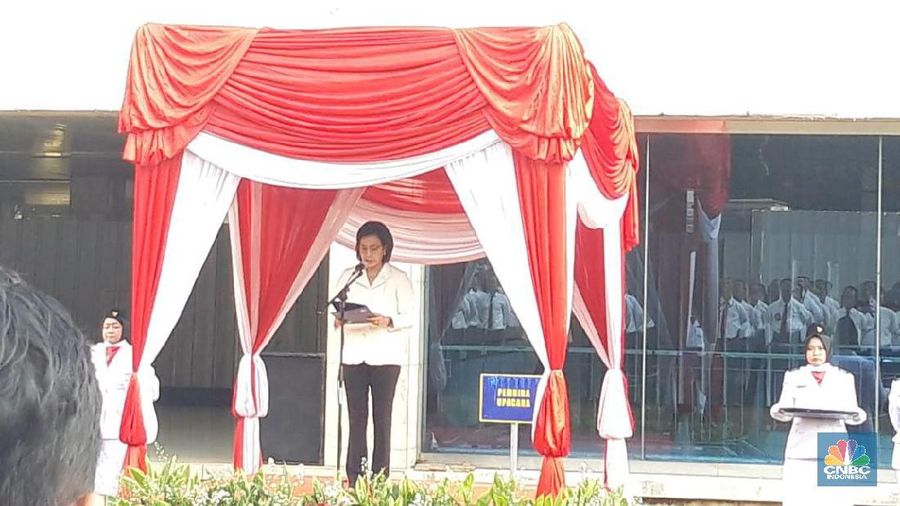 Menteri Keuangan Sri Mulyani Indrawati menjadi pembina upacara pada peringatan hari pajak 2019 di Kantor Pusat Direktorat Jenderal Pajak (DJP)