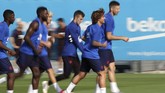 Di Barcelona Griezmann mendapat kontrak selama lima tahun hingga 2024 mendatang. Barcelona menetapkan klausul kontrak Griezmann seharga 800 juta euro (setara Rp12,6 triliun). (REUTERS/Albert Gea)
