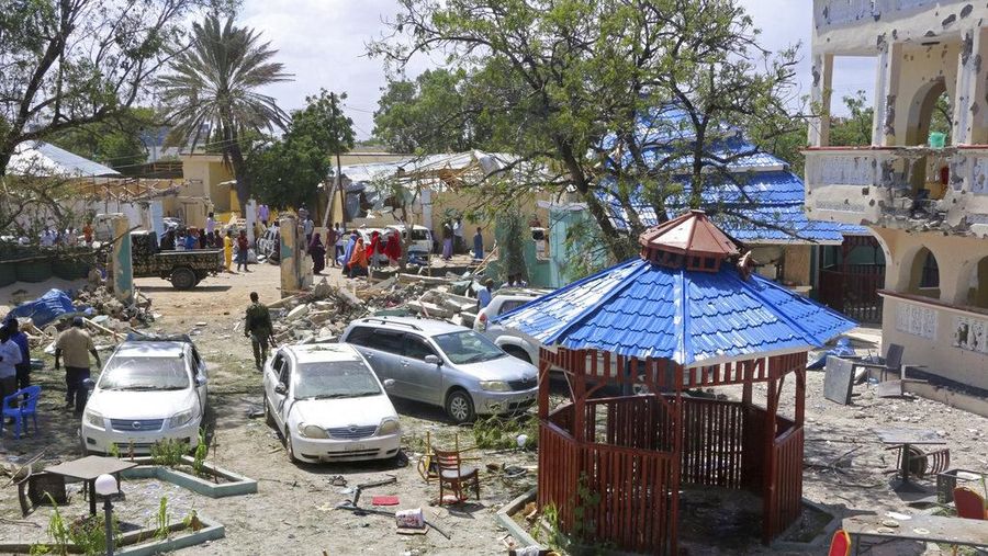 Sebuah hotel di Somalia diserang menyebabkan setidaknya 26 orang tewas dan 56 orang luka-luka pada Jumat (12/07) malam waktu setempat.