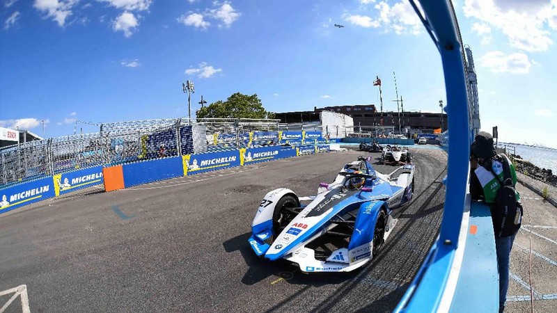 Ajang balapan mobil listrik bergengsi dunia, Formula E, bakal singgah di Jakarta pada pertengahan 2020 mendatang.