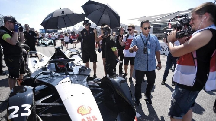 Gubernur DKI Jakarta Anies Baswedan saat mengunjungi balapan Formula E E-Prix New York 2019 di Brooklyn City Streets. (facebook/Anies Baswedan)