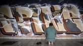 Bagi para seniman, terminal ini menjadi 'sakral' karena banyak yang memulai mimpi dari sana. (REUTERS/Corinna Kern)