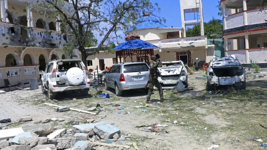 Sebuah hotel di Somalia diserang menyebabkan setidaknya 26 orang tewas dan 56 orang luka-luka pada Jumat (12/07) malam waktu setempat.