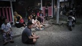BPBD Kabupaten Halmahera Selatan melaporkan gempa dirasakan kuat selama dua detik hingga lima detik dan masyarakat panik berhamburan keluar rumah. (STR / AFP)