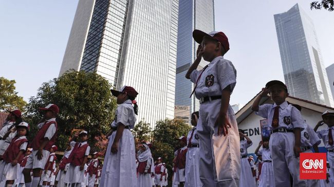 Kemendikbud Minta Orang Tua Murid Ikut Upacara 17 Agustus