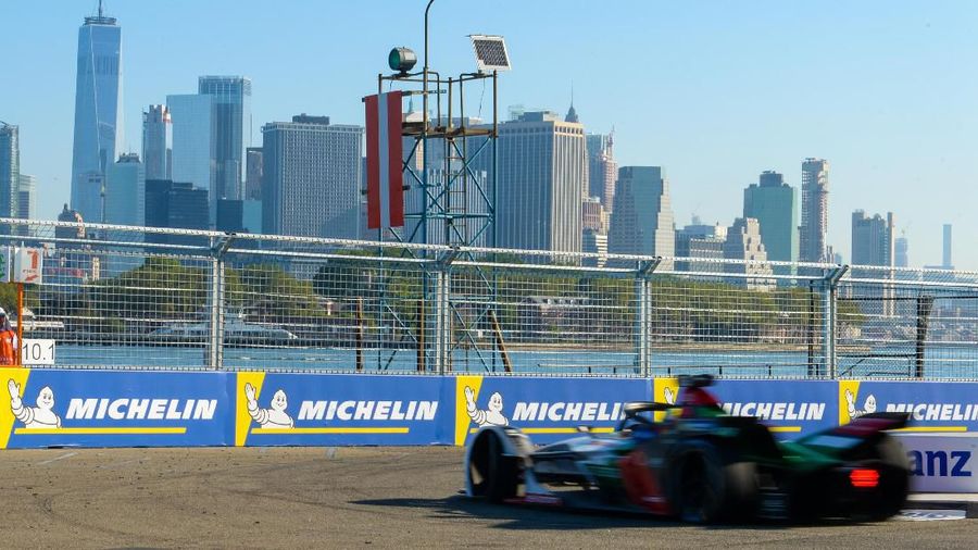 Ajang balapan mobil listrik bergengsi dunia, Formula E, bakal singgah di Jakarta pada pertengahan 2020 mendatang.