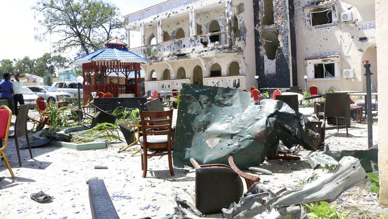 Sebuah hotel di Somalia diserang menyebabkan setidaknya 26 orang tewas dan 56 orang luka-luka pada Jumat (12/07) malam waktu setempat.