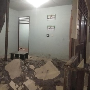 Gempa 7,2 SR Guncang Maluku Utara, Warga Pilih Tidur di Luar