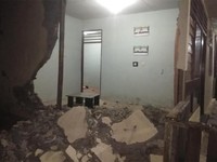 Gempa 7,2 SR Guncang Maluku Utara, Warga Pilih Tidur di Luar
