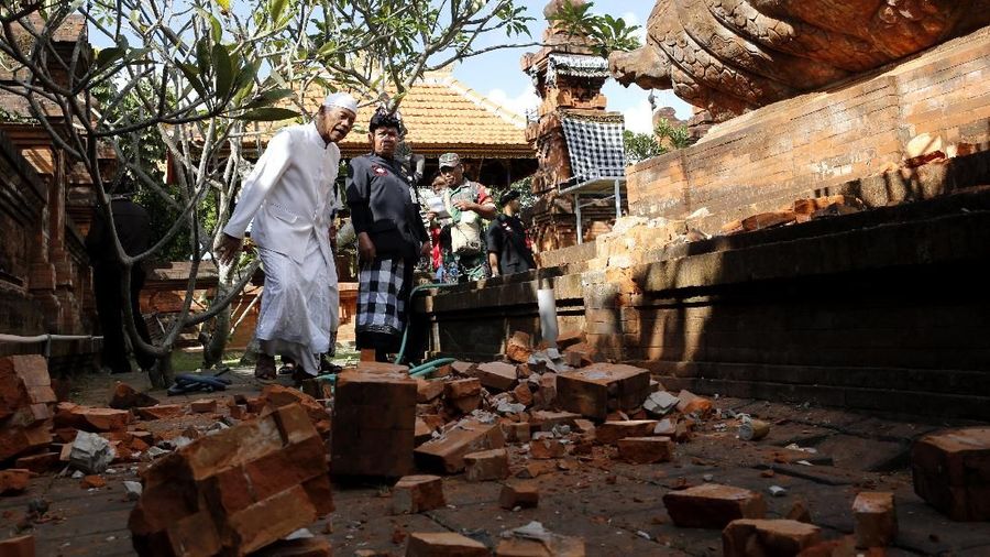 Gempa ini menyebabkan kerusakan sejumlah bangunan, terutama di daerah yang dekat dengan pusat gempa, yakni wilayah Nusa Dua, Jimbaran, dan sekitarnya.