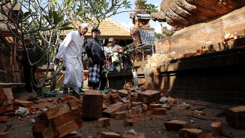 Gempa ini menyebabkan kerusakan sejumlah bangunan, terutama di daerah yang dekat dengan pusat gempa, yakni wilayah Nusa Dua, Jimbaran, dan sekitarnya.