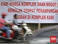 Pagar Gedung Pengungsian Para Pencari Suaka Disegel